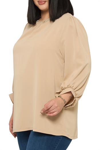 Büyük Beden Yuvarlak Yaka Truvakar Büzgülü Kollu Rahat Kesim Bej Rengi Bluz