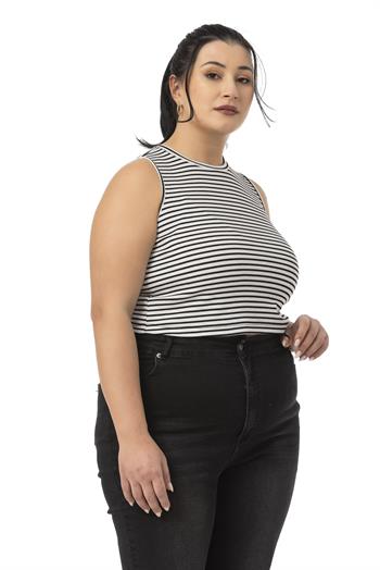 Büyük Beden İnce Çizgili Kısa Beyaz Body