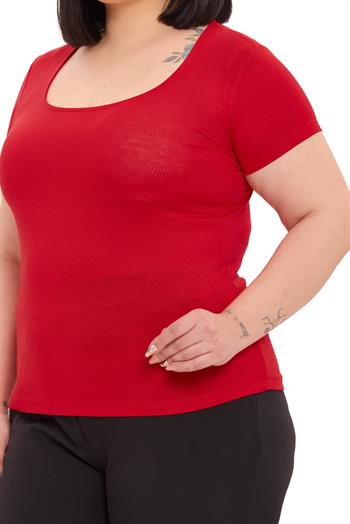 Büyük Beden U Yaka Kısa Kollu Viskon Kırmızı Body