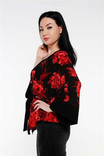 Önden Bağlamalı ve Düğmeli Kolları Geniş Büyük Çiçekli Kırmızı Siyah Kimono