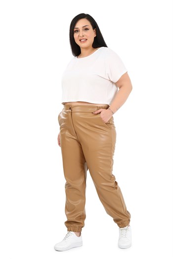 Büyük Beden Beli YanlardanLastikli Cepli Paçası Lastikli Bej Rengi Deri Pantolon