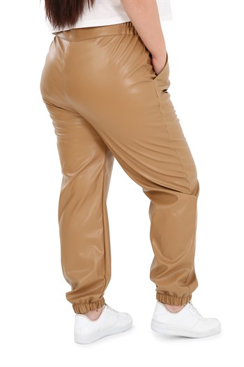 Büyük Beden Beli YanlardanLastikli Cepli Paçası Lastikli Bej Rengi Deri Pantolon