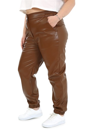 Büyük Beden Beli YanlardanLastikli Cepli Paçası Lastikli Kahverengi Deri Pantolon