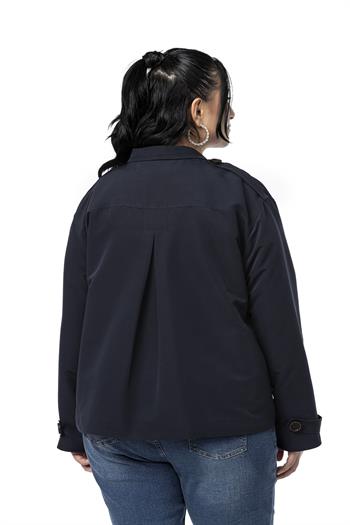 Büyük Beden Dik Yaka Kapaklı Torba Cepli Astarlı Kısa Lacivert Trençkot