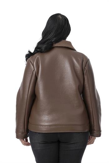 Büyük Beden İçi Kürklü Fermuarlı Yakası Toka Detaylı Kahverengi Deri Mont