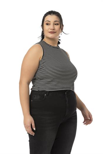 Büyük Beden İnce Çizgili Kısa Siyah Body