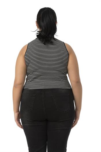 Büyük Beden İnce Çizgili Kısa Siyah Body