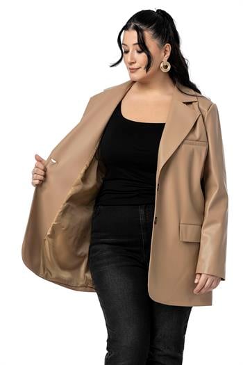 Büyük Beden Kapaklı Cepli Düğmeli Astarlı Bej Rengi Suni Deri Ceket