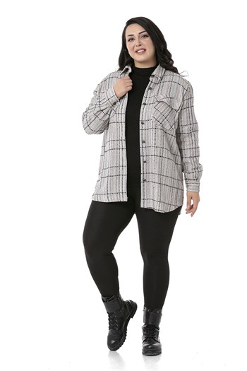 Büyük Beden Kapaklı Cepli Manşetli Ekru Lacivert Gömlek