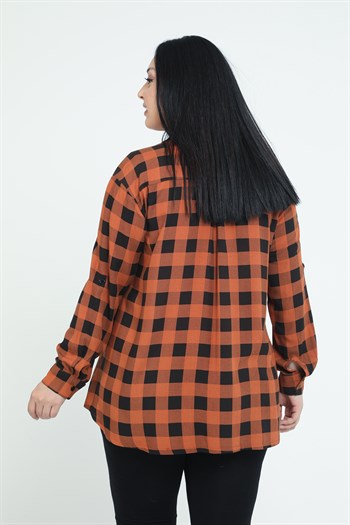 Büyük Beden Katlamalı Kollu Kareli Tarçın Rengi Kadın Gömlek