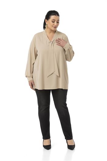 Büyük Beden Kravat Yaka D Toka Detaylı Bej Rengi Bluz