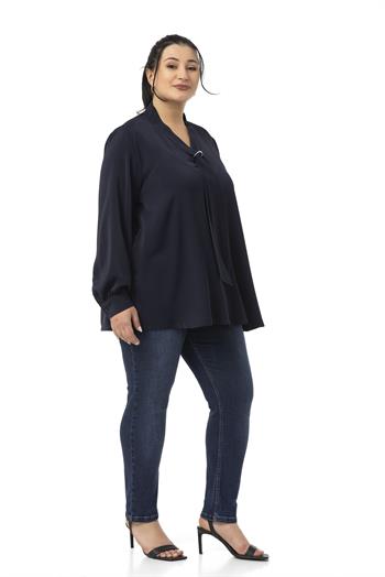 Büyük Beden Kravat Yaka D Toka Detaylı Lacivert Bluz