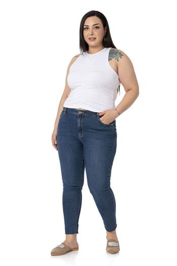 Büyük Beden Önü ve Yanları Drapeli Halter Yaka Beyaz Body