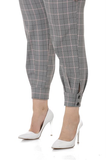 Büyük Beden Paça Detaylı Beli Arkadan Lastikli Siyah Pembe Kareli Pantolon