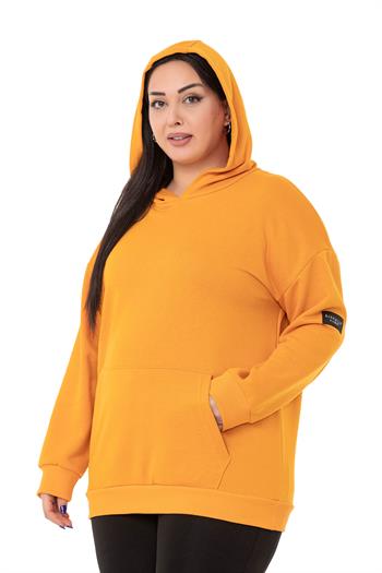 Büyük Beden Sırtında Yazı Detaylı Kapüşonlu Kanguru Cepli Üç İplik Hardal Sweatshirt