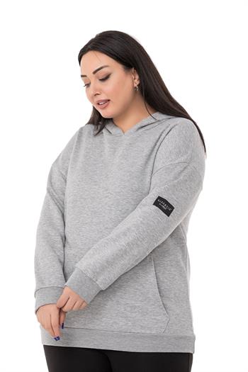Büyük Beden Sırtında Yazı Detaylı Kapüşonlu Kanguru Cepli Üç İplik Gri Melanj Sweatshirt