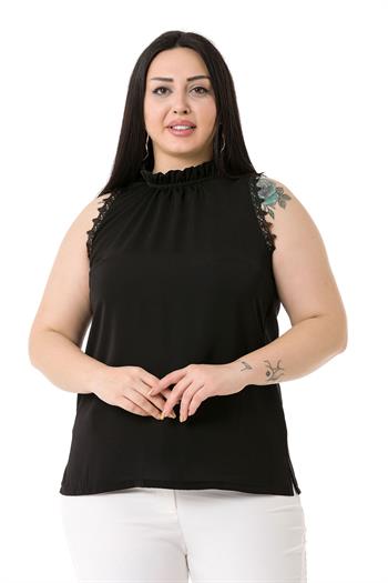 Büyük Beden Yaka Detaylı Kolları Dantelli Siyah Bluz
