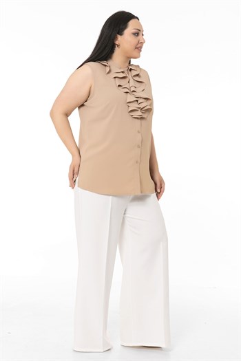 Büyük Beden Yakası İki Kat Volanlı Düğmeli Kolsuz Bej Rengi Gömlek