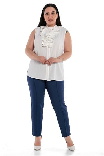 Büyük Beden Yakası İki Kat Volanlı Düğmeli Kolsuz Beyaz Gömlek