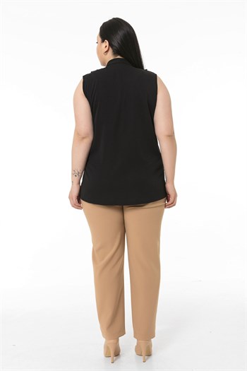 Büyük Beden Yakası İki Kat Volanlı Düğmeli Kolsuz Siyah Gömlek