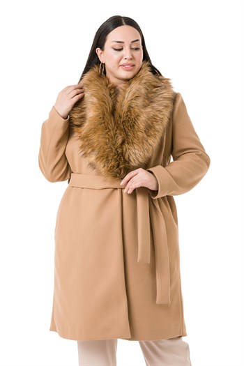 Büyük Beden Yakası Kürklü Yandan Cepli Kuşaklı Astarlı Bej Rengi Kaşe Kaban