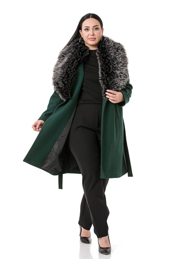 Büyük Beden Yakası Kürklü Yandan Cepli Kuşaklı Astarlı Zümrüt Yeşili Kaşe Kaban