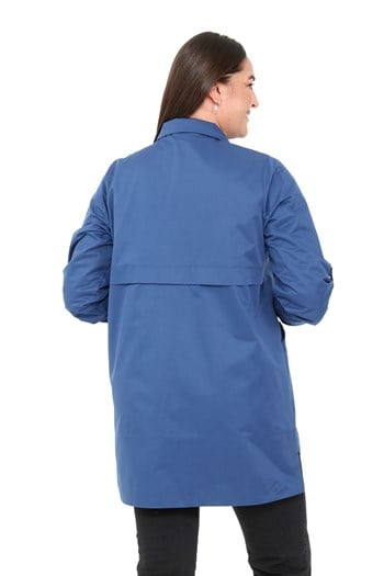 Büyük Beden Yanları Yırtmaçlı Katlamalı Kollu Cepli Çıtçıt Detaylı İndigo Trençkot