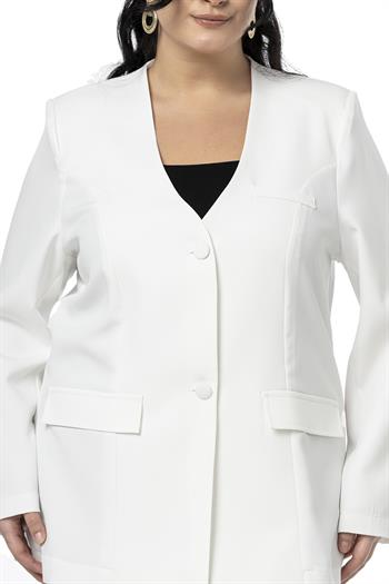 Büyük Beden Kaplama Düğmeli Süs Cep Kapaklı Vatkalı Beyaz Ceket