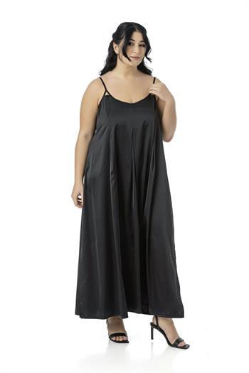 Büyük Beden Ayarlanabilir İnce Askılı Derin Plikaşe Detaylı Yırtmaçlı Saten Uzun Siyah Elbise