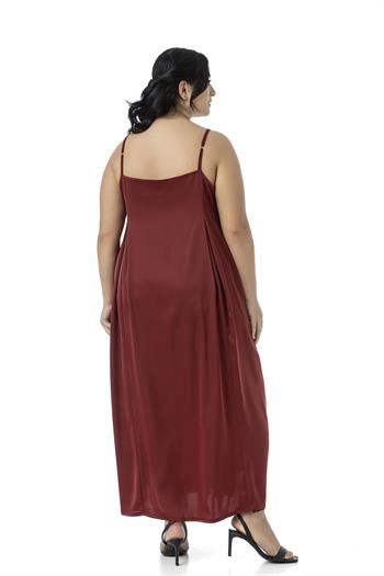 Büyük Beden Ayarlanabilir İnce Askılı Derin Plikaşe Detaylı Yırtmaçlı Saten Uzun Bordo Elbise
