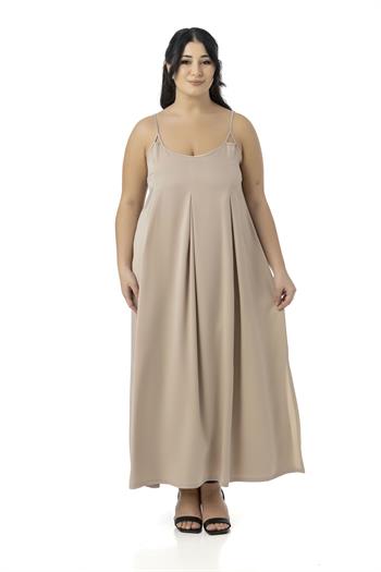 Büyük Beden Ayarlanabilir İnce Askılı Derin Plikaşe Detaylı Yırtmaçlı Saten Uzun Bej Rengi Elbise