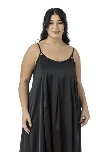 Büyük Beden Ayarlanabilir İnce Askılı Derin Plikaşe Detaylı Yırtmaçlı Saten Uzun Siyah Elbise