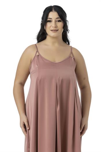 Büyük Beden Ayarlanabilir İnce Askılı Derin Plikaşe Detaylı Yırtmaçlı Saten Uzun Pudra Elbise