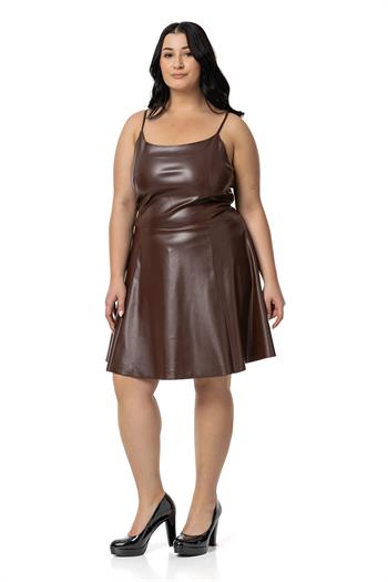 Büyük Beden Ayarlanabilir İnce Askılı Sırtı Lastikli Deri Mini Kahverengi Elbise