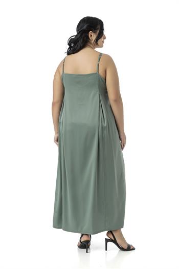 Büyük Beden Ayarlanabilir İnce Askılı Derin Plikaşe Detaylı Yırtmaçlı Saten Uzun Mint Yeşili Elbise