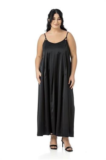 Büyük Beden Ayarlanabilir İnce Askılı Derin Plikaşe Detaylı Yırtmaçlı Saten Uzun Siyah Elbise