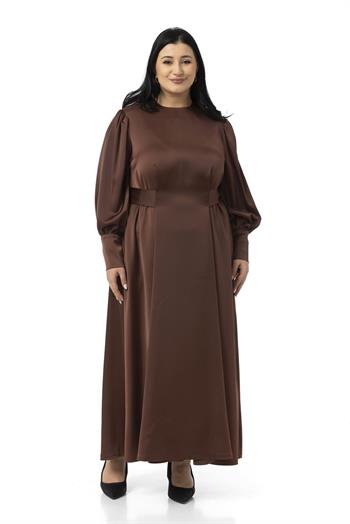 Büyük Beden Büzgülü Kollu Kuşak Detaylı Uzun Saten Kahverengi Elbise