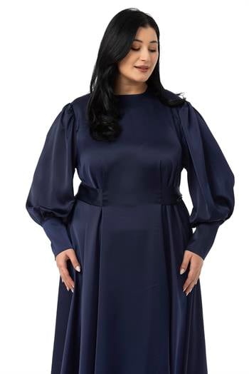 Büyük Beden Büzgülü Kollu Kuşak Detaylı Uzun Saten Lacivert Elbise
