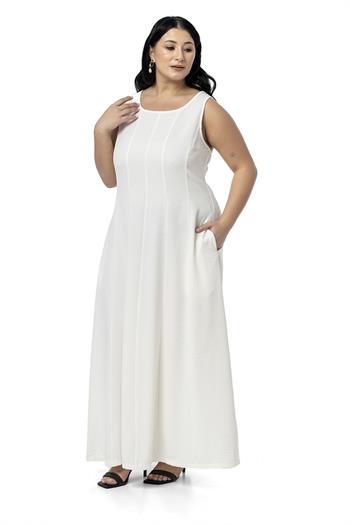 Büyük Beden Sırtı Gipeli Yanlarda Cepli Kolsuz Uzun Beyaz Elbise  