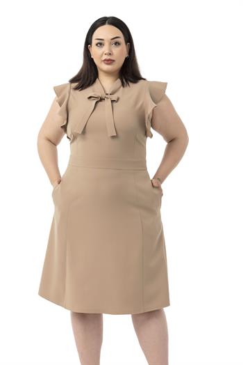 Büyük Beden Yakası Fularlı Kolları Volanlı Midi Vizon Elbise 