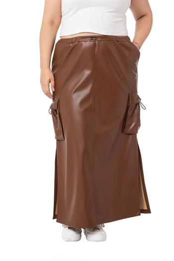 Büyük Beden Beli ve Cepleri Büzgü Detaylı Yırtmaçlı Uzun Deri Kahverengi Etek
