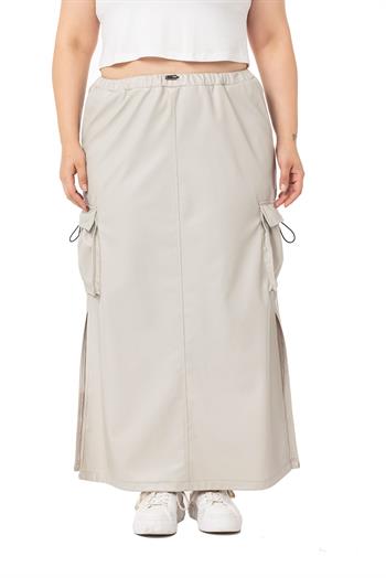 Büyük Beden Beli ve Cepleri Büzgü Detaylı Yırtmaçlı Uzun Deri Gri Etek