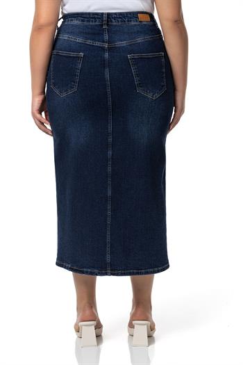 Büyük Beden Önden Yırtmaç Detaylı Beş Cepli Midi Denim Lacivert Etek