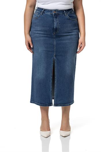 Büyük Beden Önden Yırtmaç Detaylı Beş Cepli Midi Denim Mavi Etek