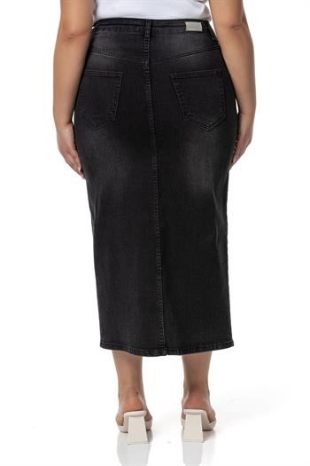 Büyük Beden Önden Yırtmaç Detaylı Beş Cepli Midi Denim Siyah Etek