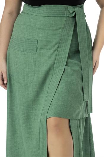 Büyük Beden Önden Yırtmaçlı Süs Bağlama Detaylı Torba Cepli Yeşil Midi Etek