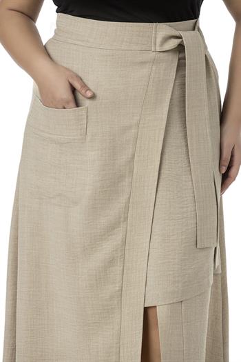 Büyük Beden Önden Yırtmaçlı Süs Bağlama Detaylı Torba Cepli Bej Rengi Midi Etek