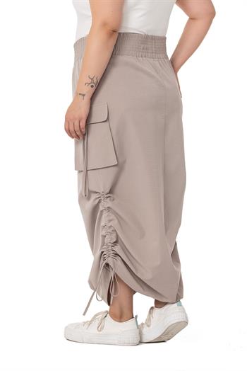 Büyük Beden Yanlardan Büzgü Detaylı Beli Lastikli Paraşüt Uzun Taş Rengi Etek