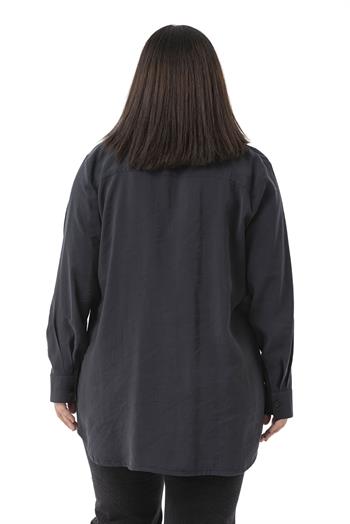 Büyük Beden Göğüste Tek Cepli Siyah Gömlek