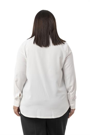Büyük Beden Kabartmalı Kumaş Detaylı Beyaz Gömlek
